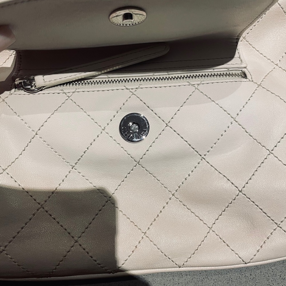 CHANEL Ivory Quilted Wristlet - Picture 4 of 12